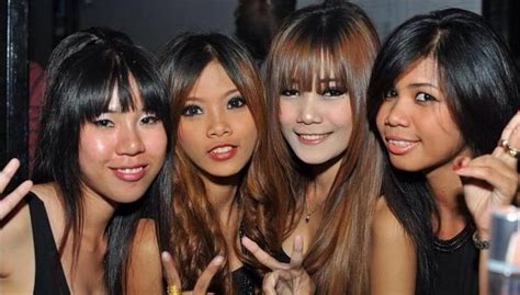 Ferang lesbian meet thai girls